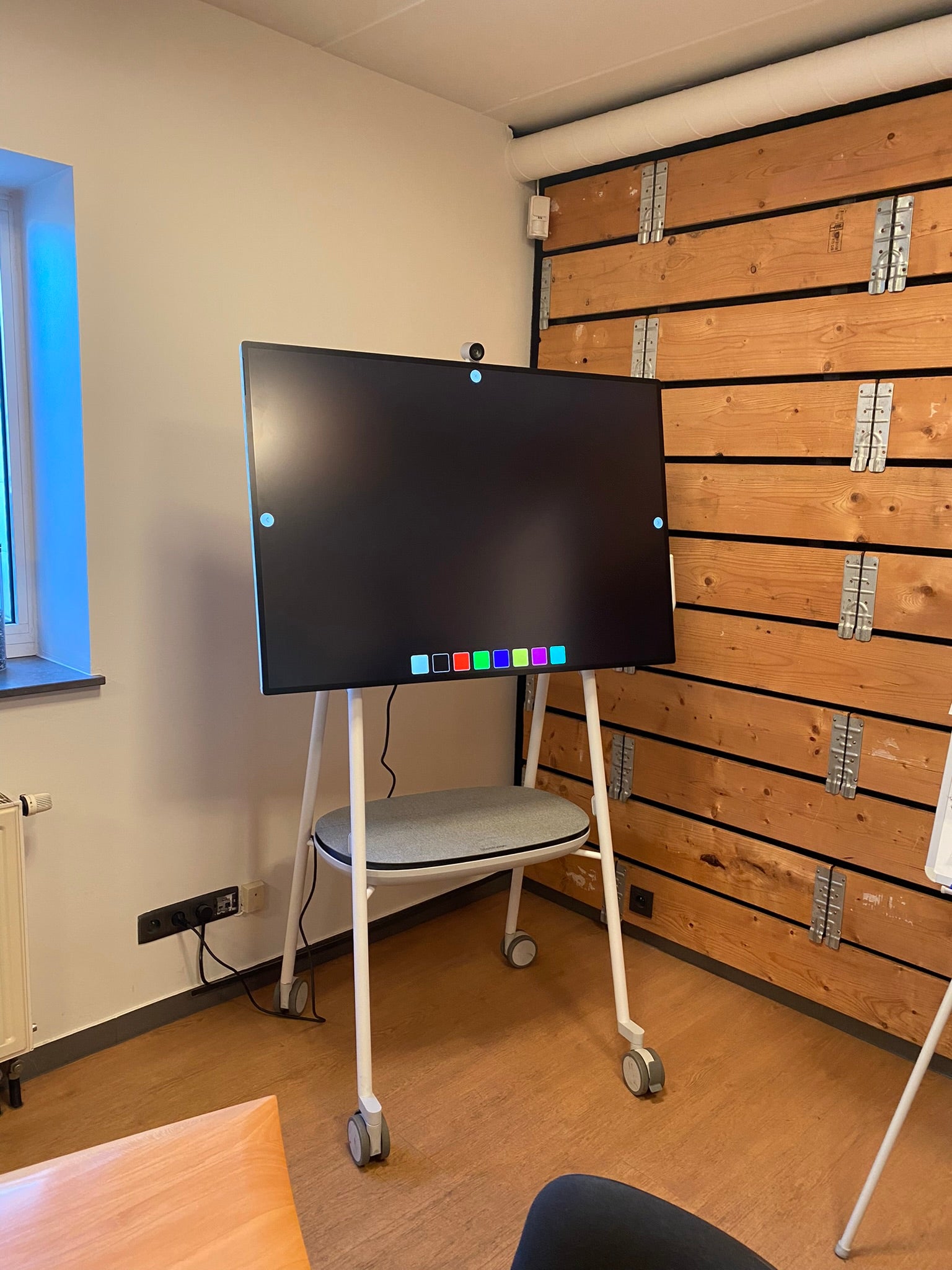 Microsoft Surface Hub 2S - 50 inch - All-In-One - VISIBLE SIGNS OF USE